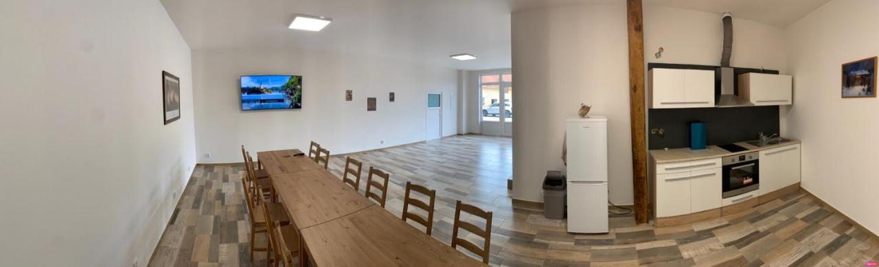 Apartmany Statek Bezdedice Hostomice Exteriör bild