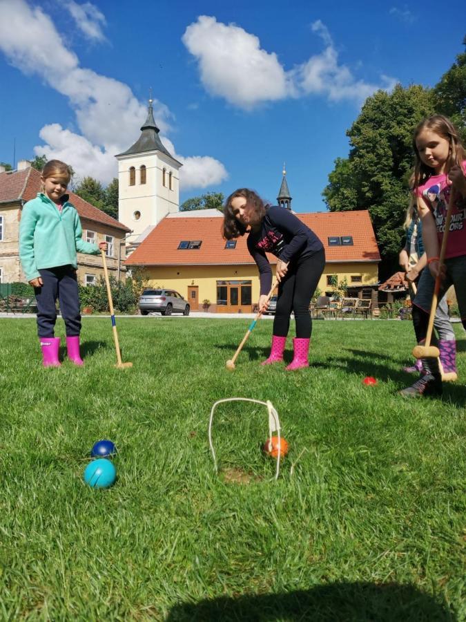 Apartmany Statek Bezdedice Hostomice Exteriör bild