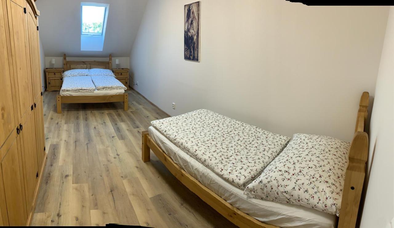 Apartmany Statek Bezdedice Hostomice Exteriör bild