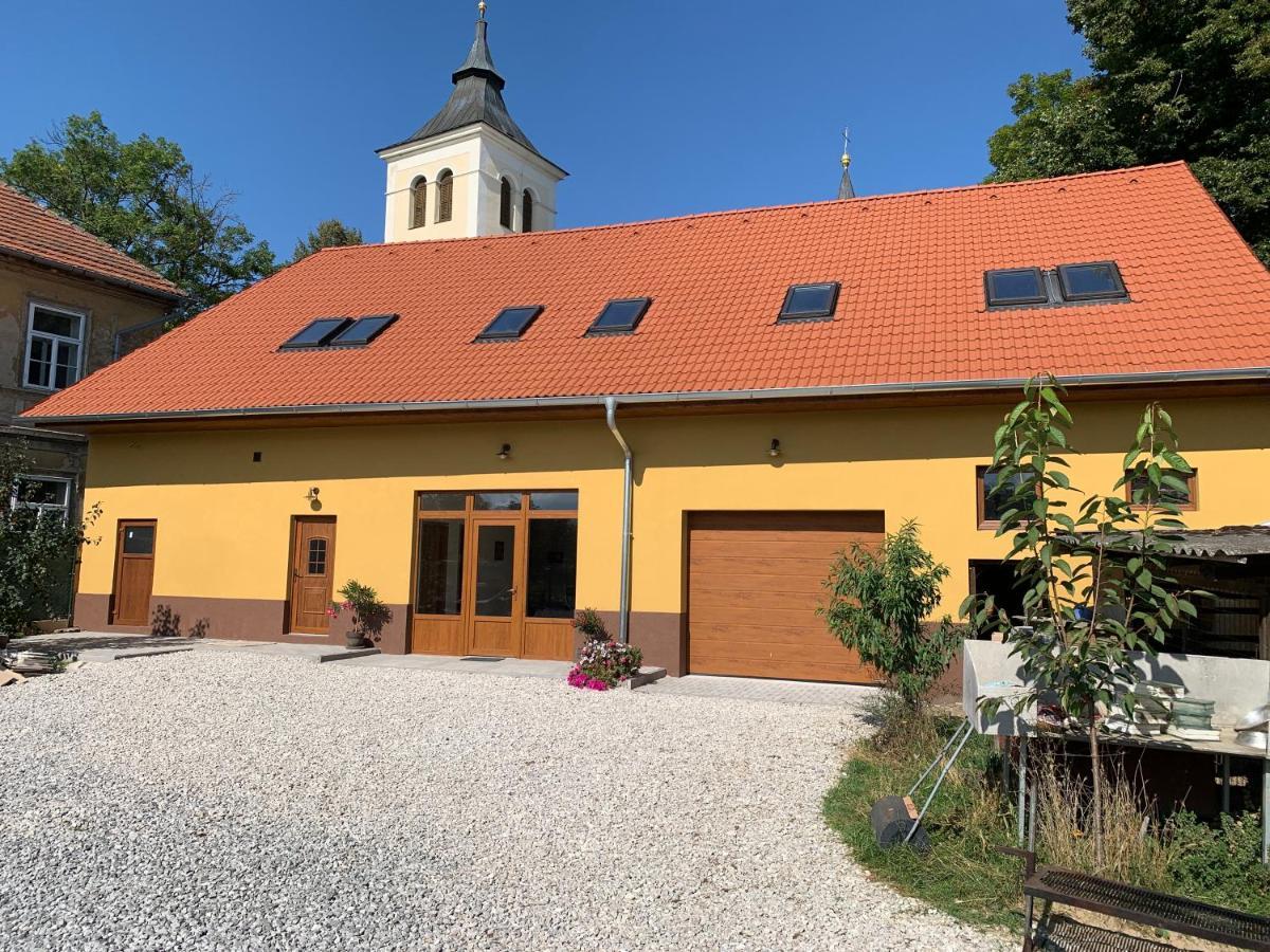 Apartmany Statek Bezdedice Hostomice Exteriör bild