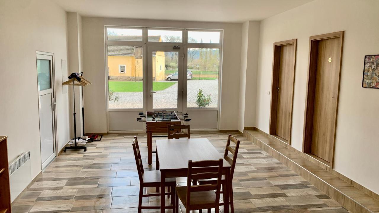 Apartmany Statek Bezdedice Hostomice Exteriör bild