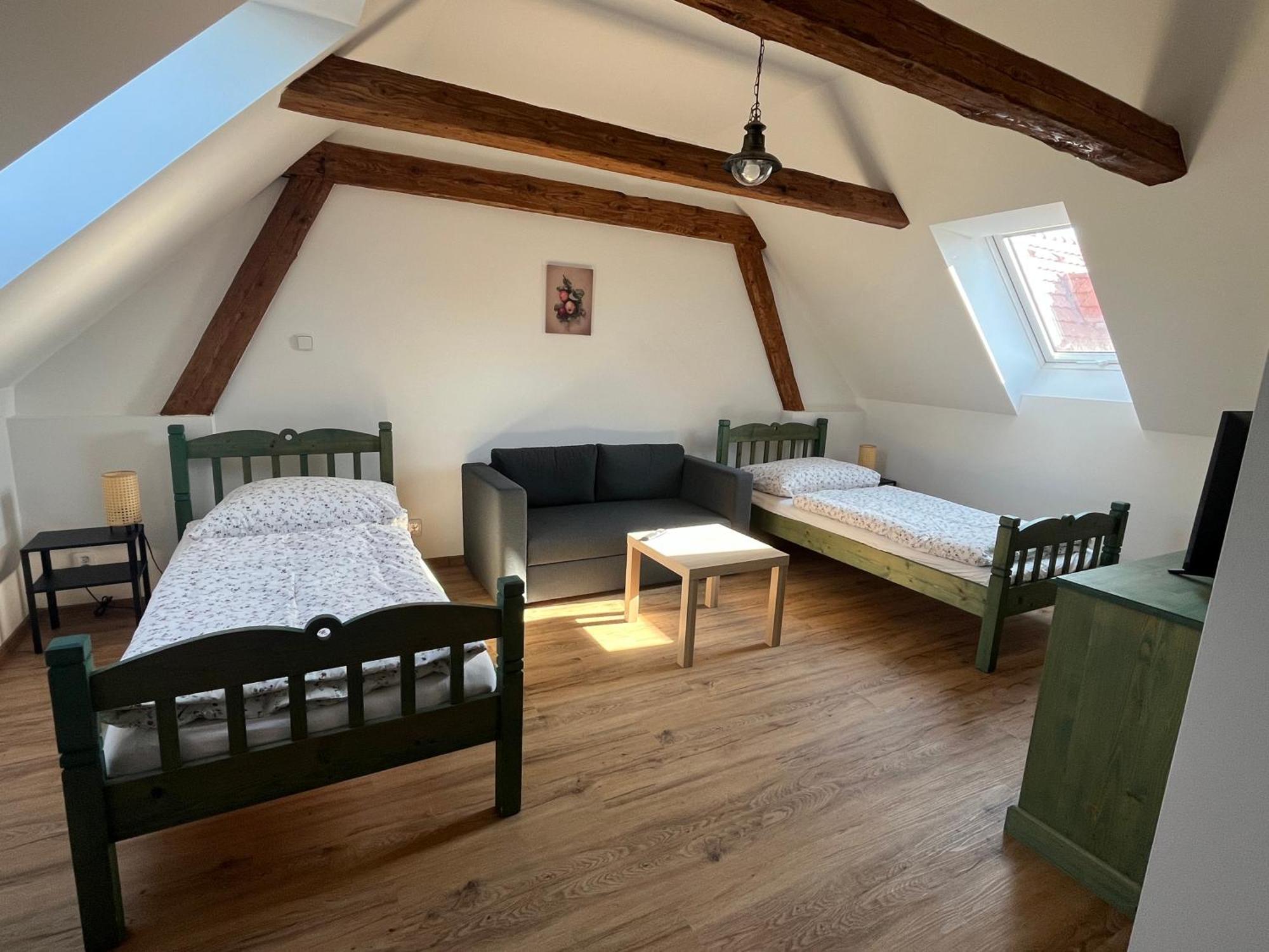 Apartmany Statek Bezdedice Hostomice Exteriör bild